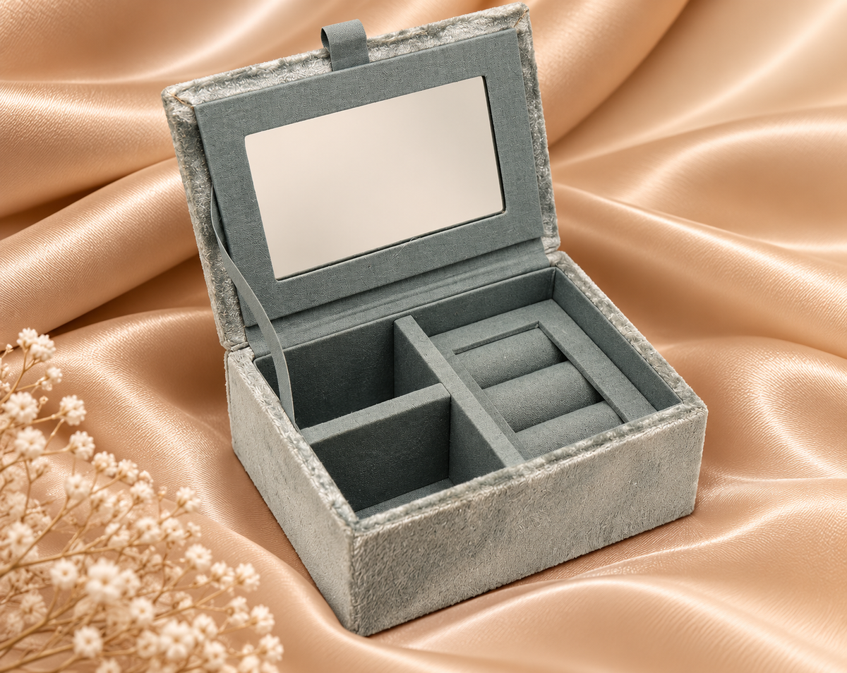 Green Velvet Highland Cow Jewellery Box with Mirror
